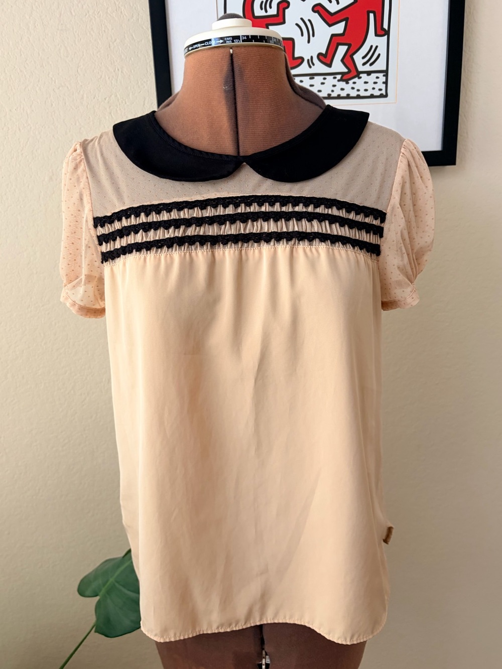 Vera Wang Princes Cream Blouse with Black Peter Pan Collar size M